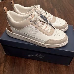 NWT New Women’s White and Tan Sneakers from Universal Thread Size 9